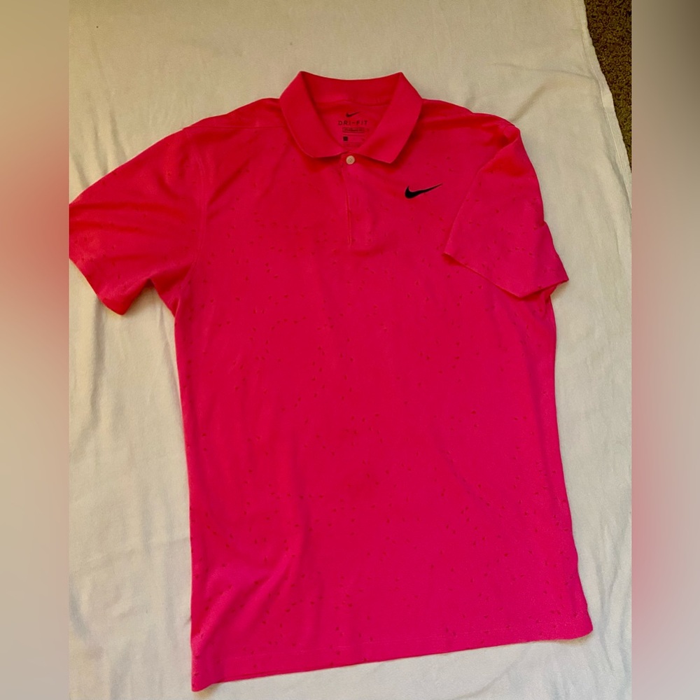 Nike Dri-FIT Shirt in Bright Pink